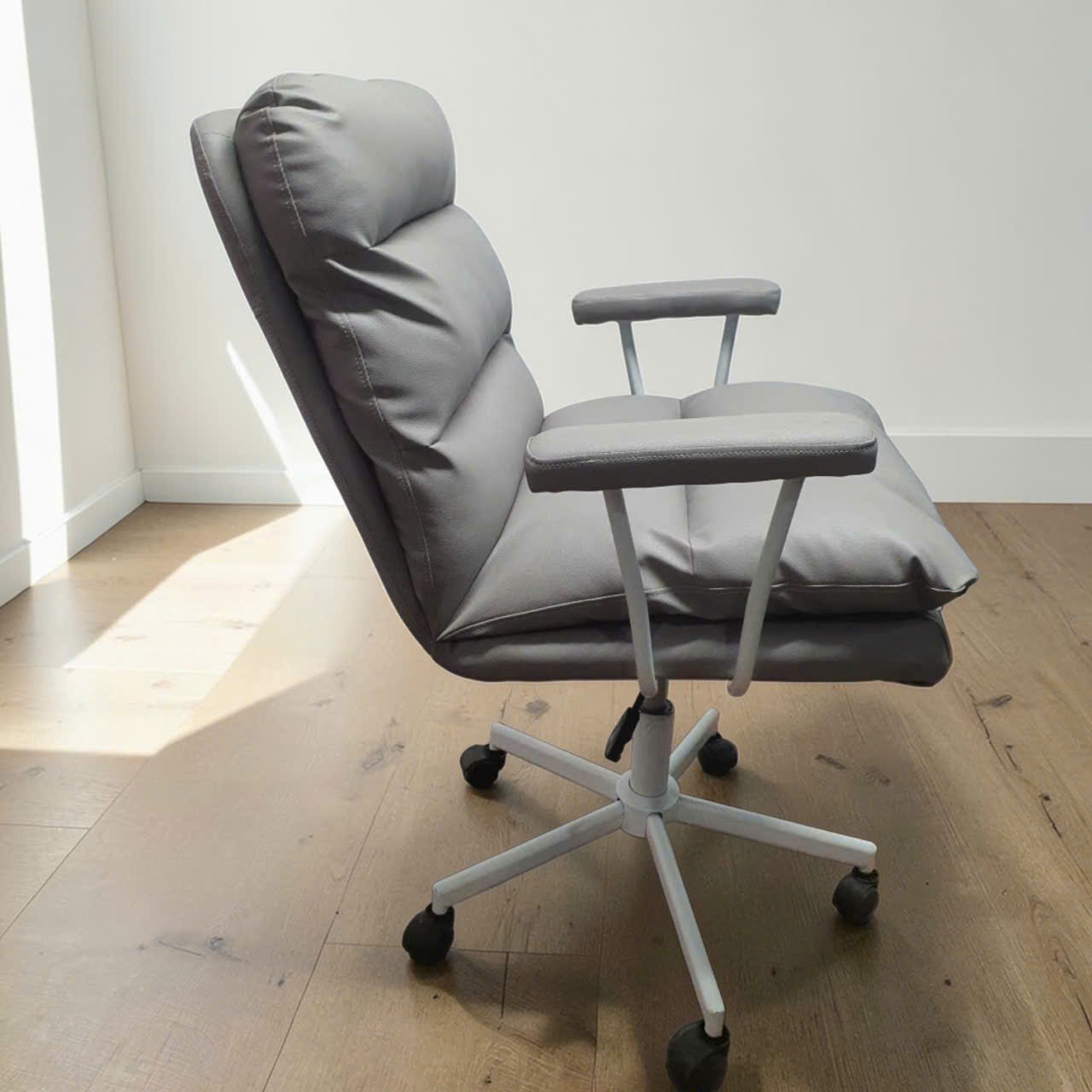 ghe van phong nho gon- ghe lam viec da pu ghi xam hien dai - ghe lam viec chan xoay (2)