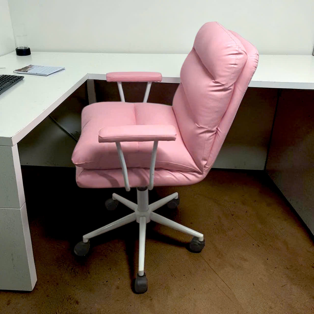 ghe van phong nho gon- ghe lam viec da pu hong hien dai - ghe lam viec chan xoay (10)