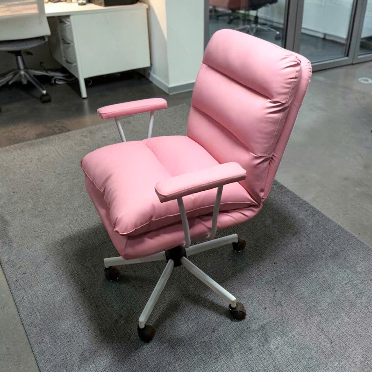 ghe van phong nho gon- ghe lam viec da pu hong hien dai - ghe lam viec chan xoay (8)